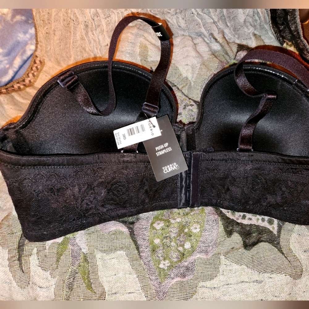 NWT Torrid curve 38D bra strapless* Black